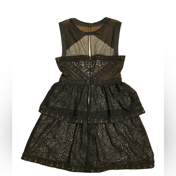 BCBGMAXAZRIA Joselyn Fit & Flare Black Sleeveless Lace Floral Mini Dress Size 6 - Picture 5 of 10